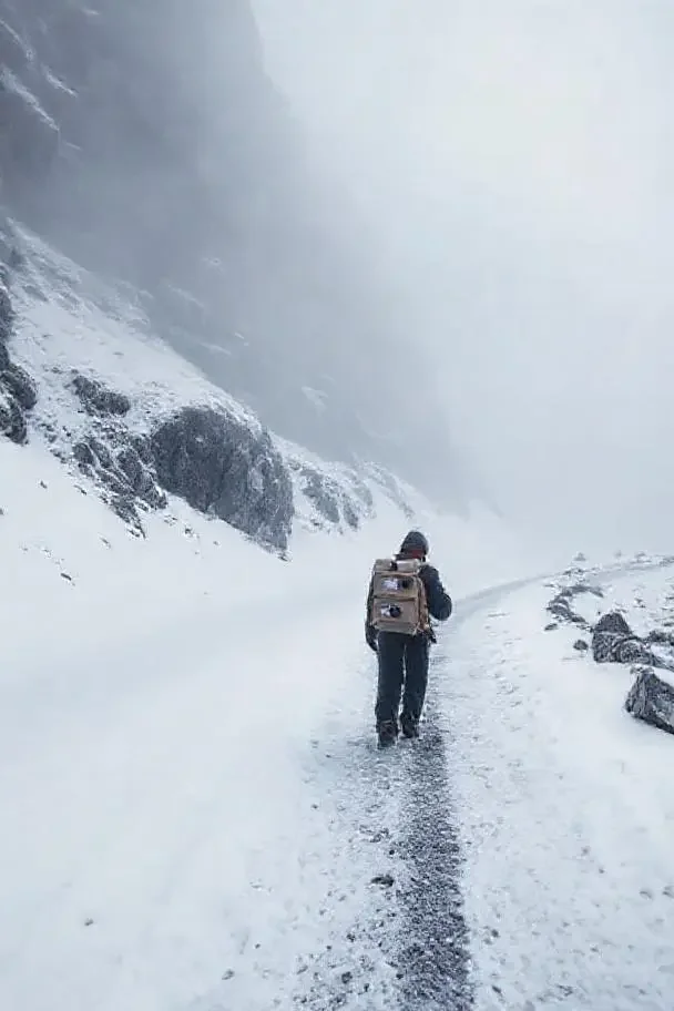 雪线邮路 纪录片 封面 · 人文 纪实